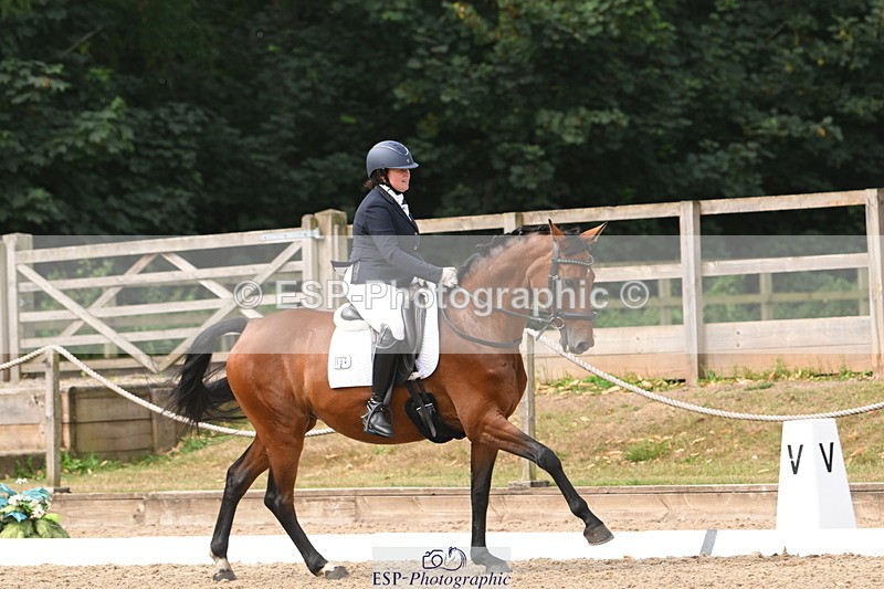 250719A-105030-04052 - 134-Carly.Moore-Taylors.Park.De'.Debutant