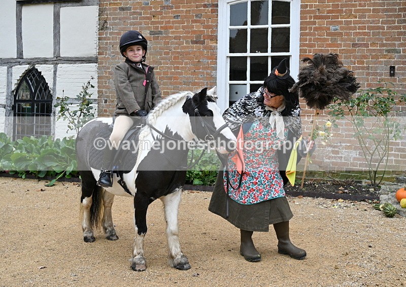 WJ7_7022 - Berks & Bucks - Children's Meet - The Old Farmhouse – Steventon.