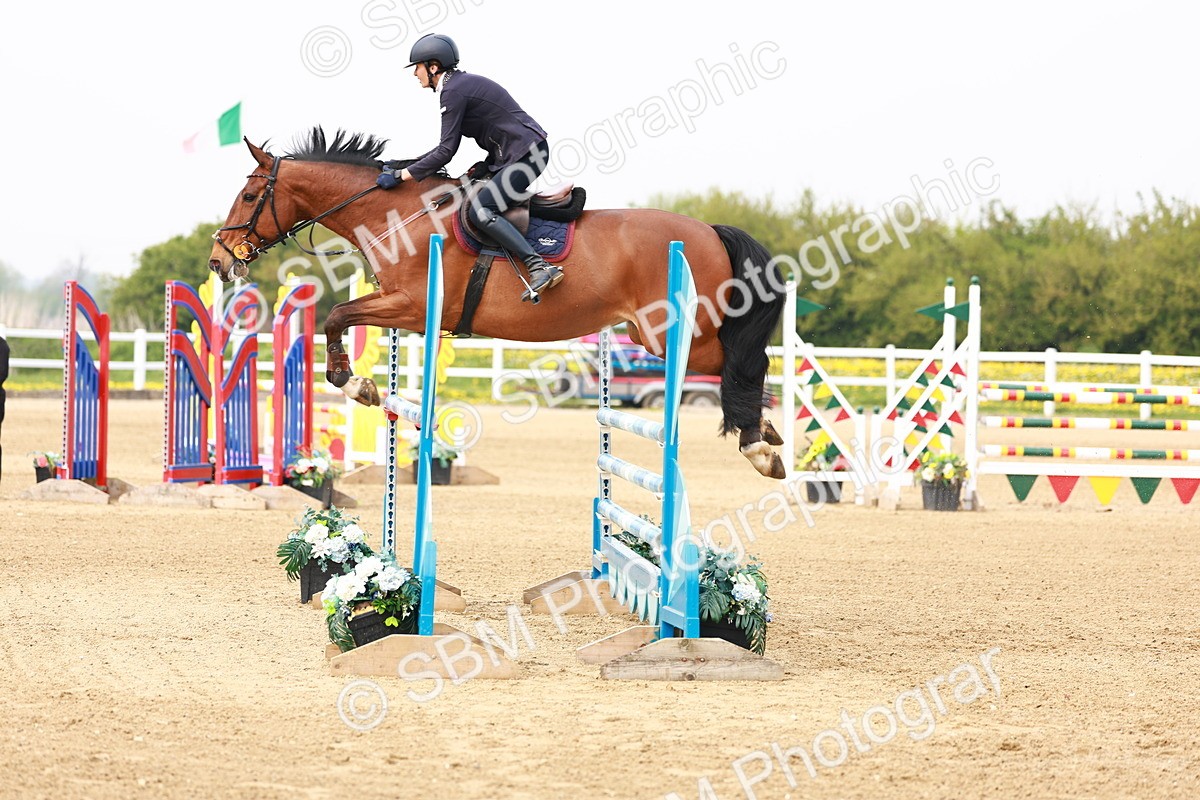  - Class 19 - Senior Foxhunter - 1.20m