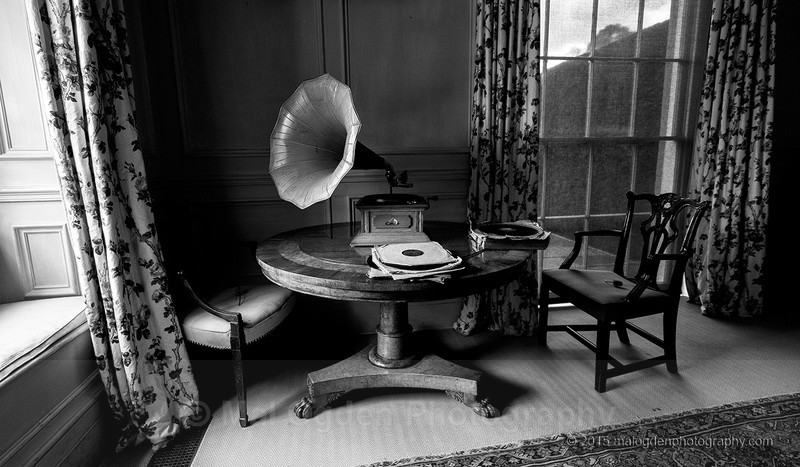 Home Entertaintment - Black & White/Monochrome