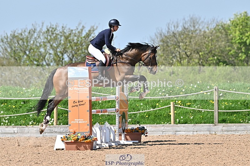 240509A-113644-01233 - Cls 9 Snr 1.20m Open