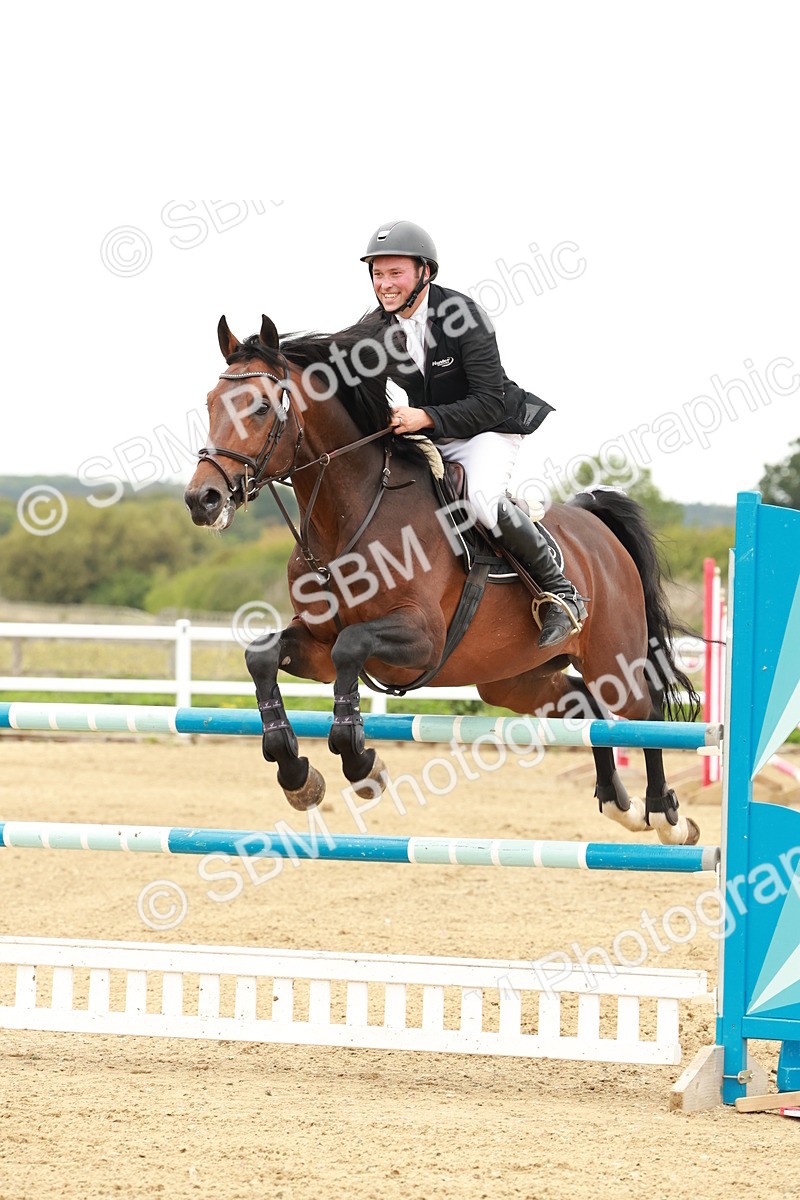 1I0A8011 - Class 5 - Senior Foxhunter 1.20m