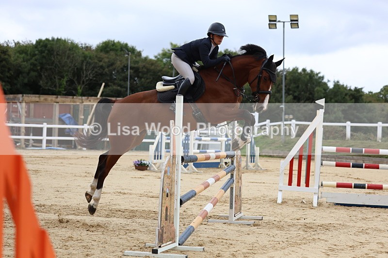 3E7A3043 - Class 8: Senior Newcomers/1.10m open