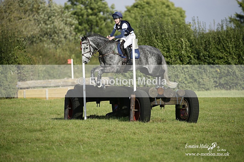  WWHT 171021 3877 - Open (1.00m)  17/10/21