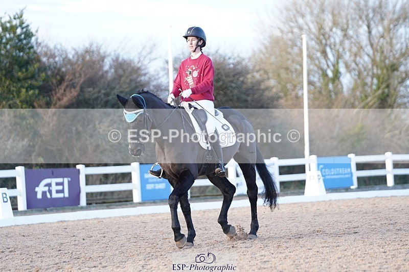 241214-154510-02231 - 131-Alys.Matravers-DARGASONS.MOON.SHADOW