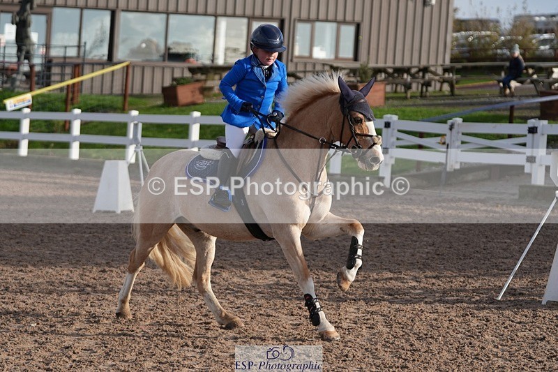 251025-100251-00005 - Cls 1+3 10 Yrs + Pony Intro 70cm