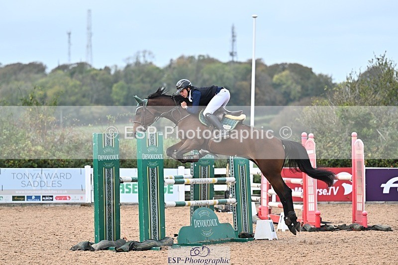 261014-124319-00466 - Cls  05 Snr Newcomers & 1.10m Open
