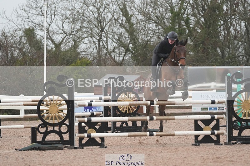 251207-122350-02053 - Cls 20 Snr Newcomers and 1.10m