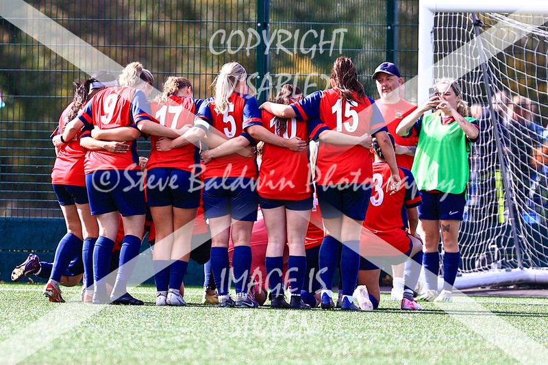 1DX30338 - 2025-10-05 FC Abbey Meads Ladies V Purton  Kingsdown FC Ladies