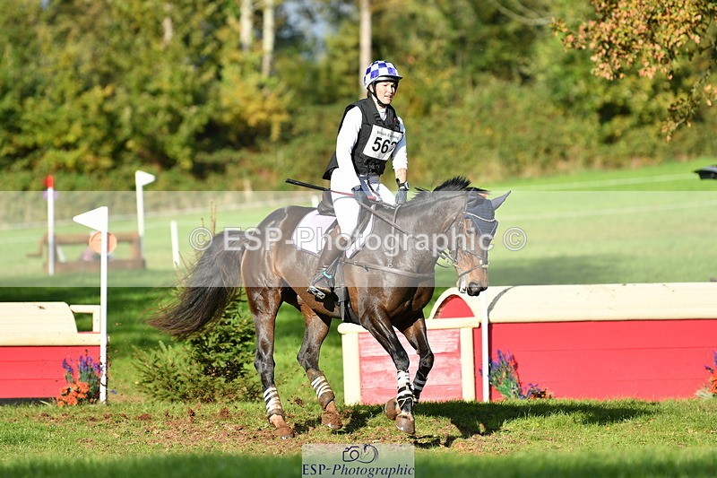 251025A-151853-21790 - G-562-Phoebe.Lagor