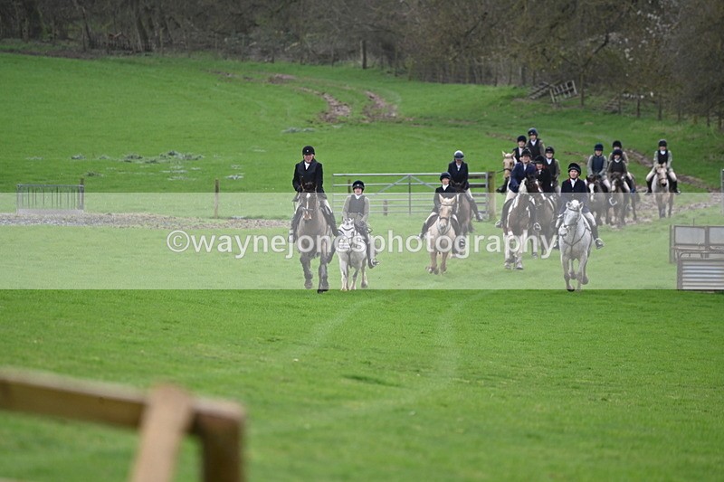 WJ6_9077 - Line Three