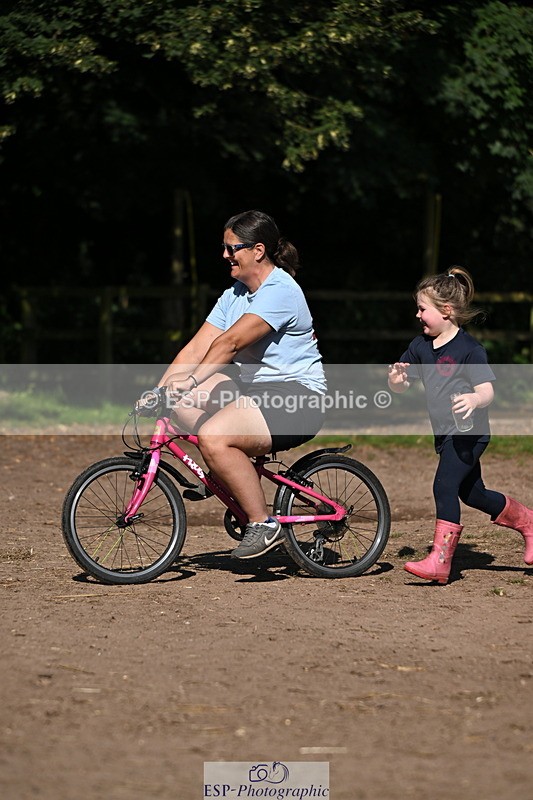 240729B-092507-01784 - Monday Stable Shots