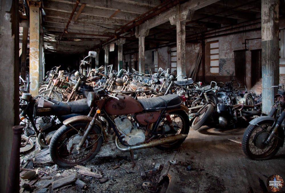 Abandoned Kohl's Motorcycle Salvage - Matthew Christopher's Abandoned America