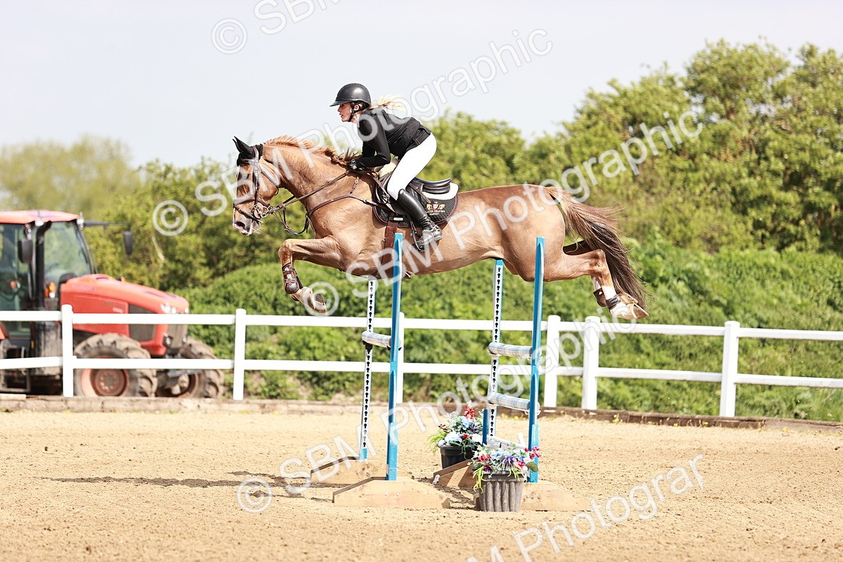  - Class 26 - Senior Foxhunter - 1.20m