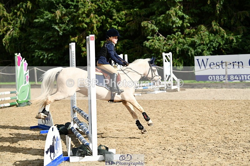 251004A-130525-01130 - Classes 6 & 7 60cm