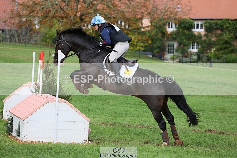 231021-135715-17203 - 444-REDHILL.SKANDEL-Emma.Stokes-SC+XC