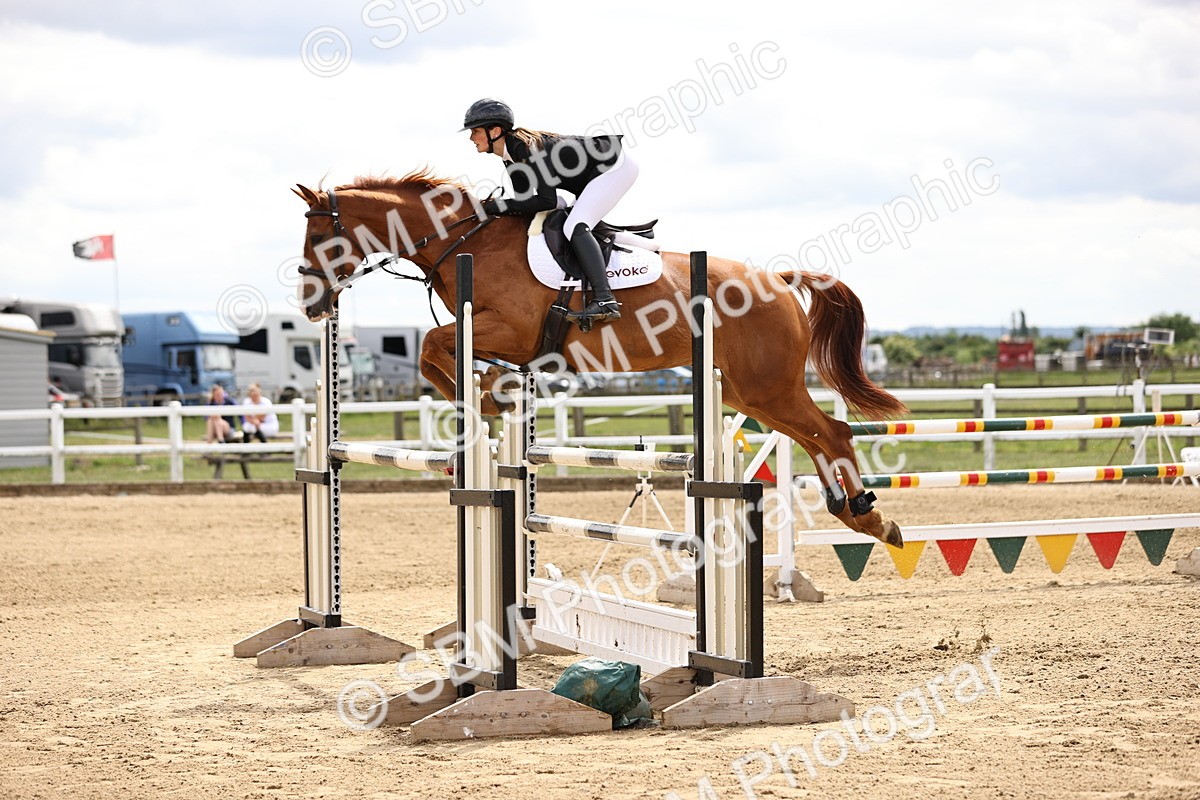 SBM_003064 - Class 11 - Senior Newcomers - 1.10m