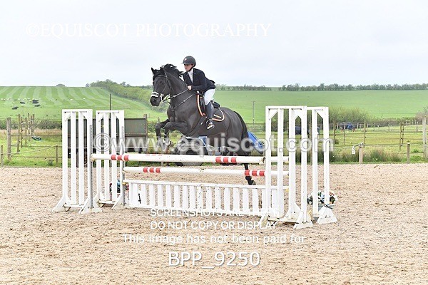 BPP_9250 - CLASS 30 SUN Senior Newcomers/ 1.10m Open