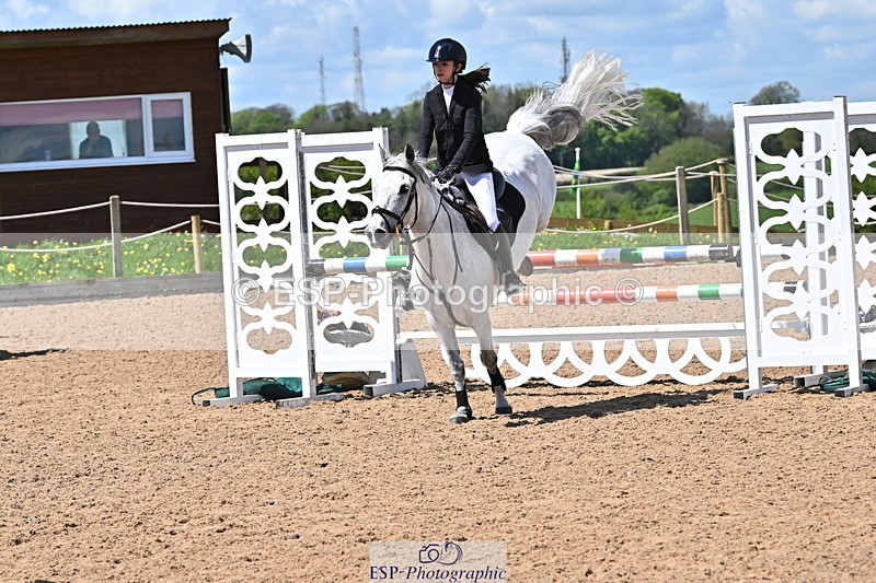 240504A-125815-01680 - Cls 4 Blue Chip Pony Newcomers & 1m Open