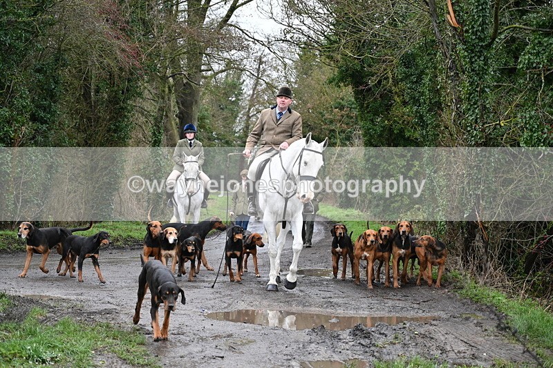 WJ7_9425 - Walk out..