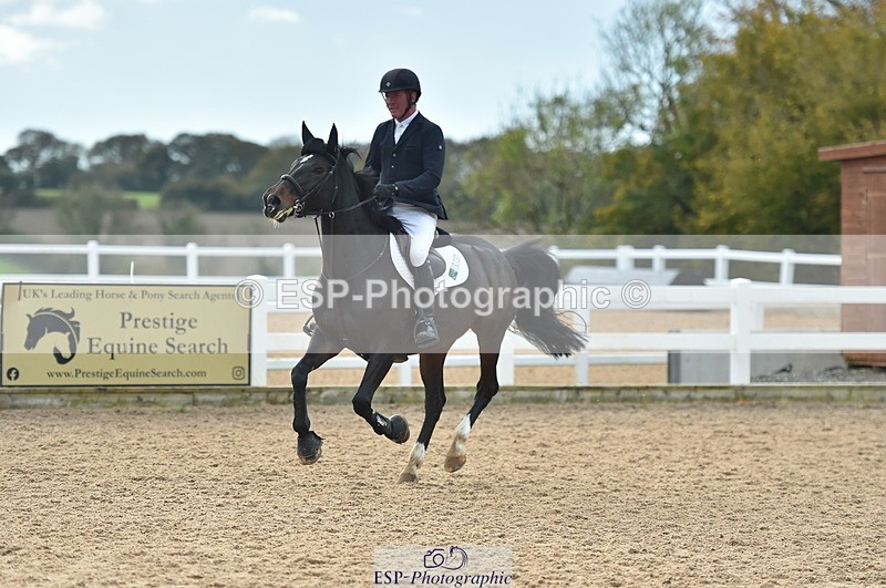 231111A-124028-01923 - Cls 12 Newcomers & 1.10m Open