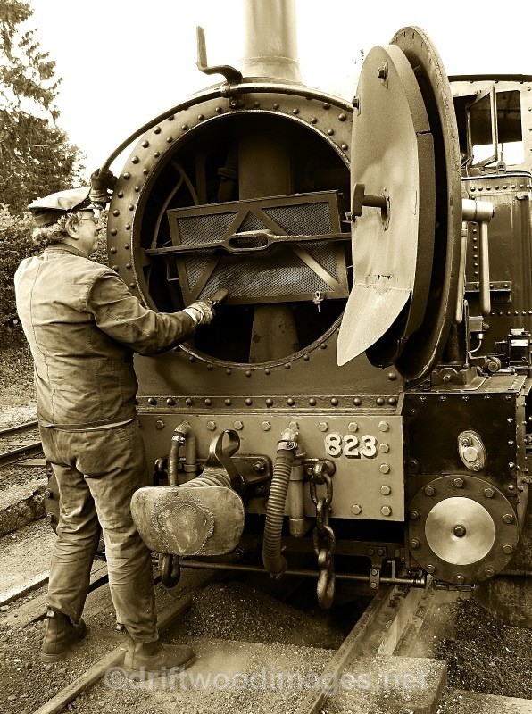 WLLR The Countess gets a clean at the end of the day - The Welshpool & Llanfair Light Railway