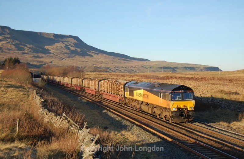 16.1.12 - 66850 6J37 Carlisle - Chirk, Ais Gill Summit - Ais Gill - Summit