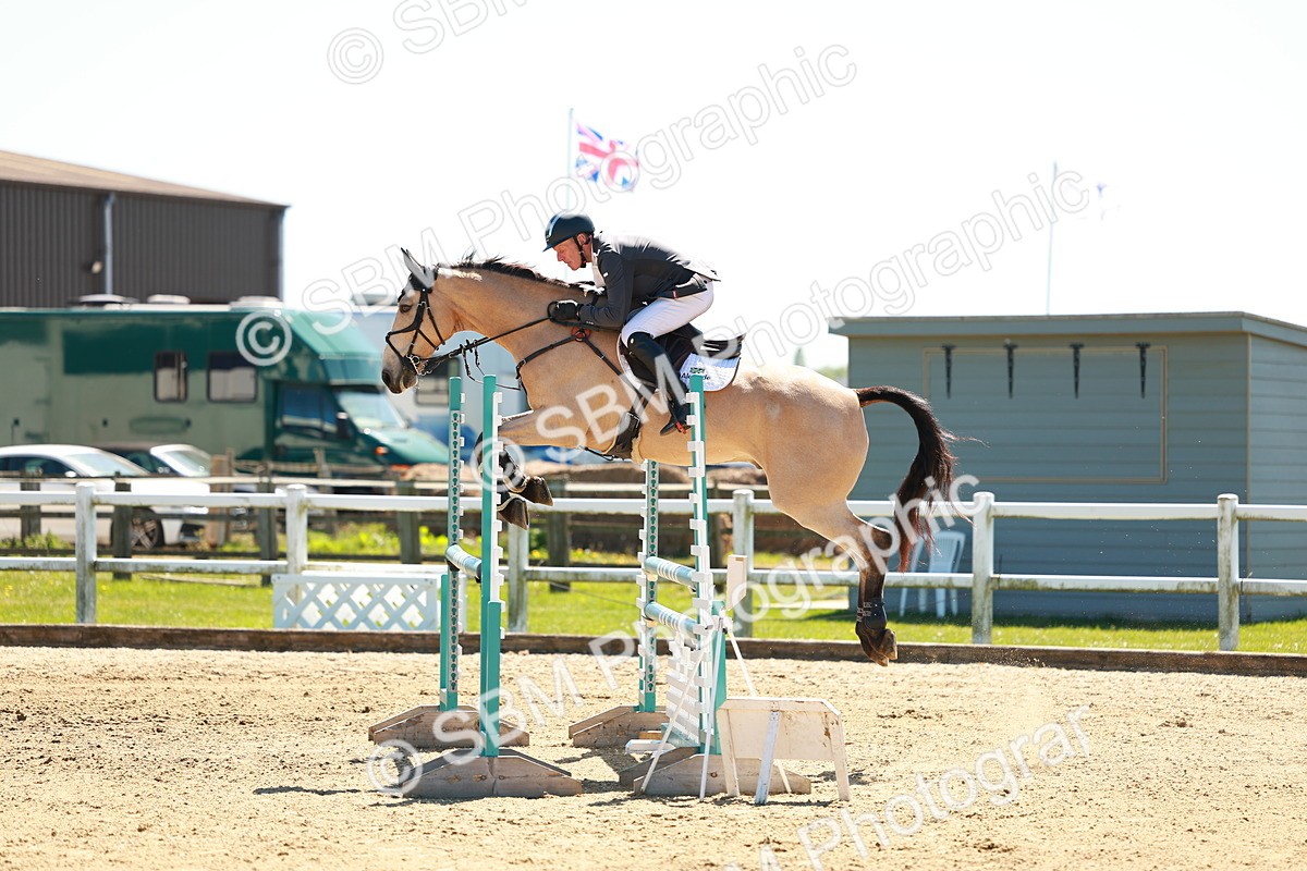 SBM_001200 - Class 4 - Senior Newcomers 1.10m