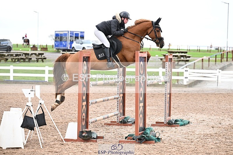 251206-134104-01158 - Cls 13 Snr Foxhunter and 1.20m