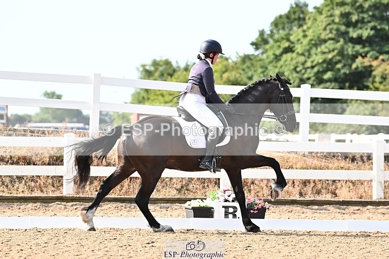 250815-095054-00217 - 027-Samantha.PringTongwynlais.Moon.Dancer