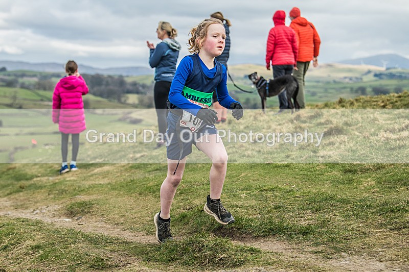 Helm Hill U9-16 - Kendal Winter League Helm Hill Under 9 Fell Race Sunday 16th March 2025