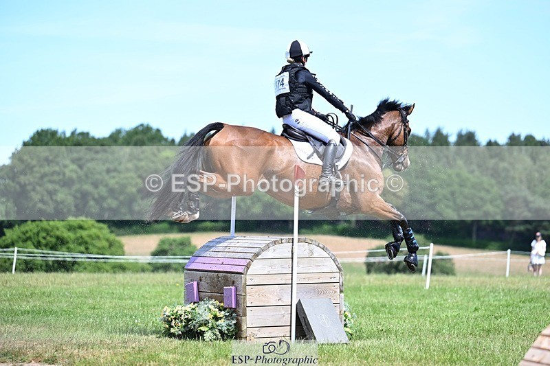 260530A-122003-14136 - C-374-Hannah.Nicolson