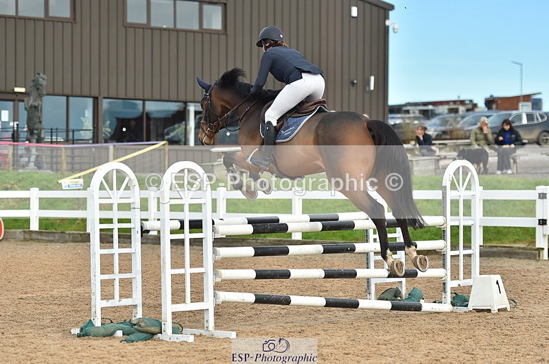 231111A-122200-01814 - Cls 12 Newcomers & 1.10m Open