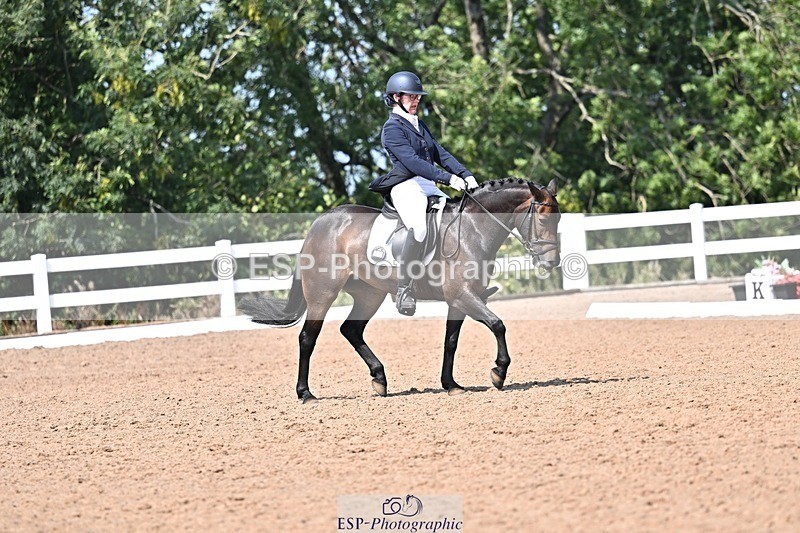 250816-122408-04004 - 090-Sarah.GoddardSaris.Fingers.Crossed