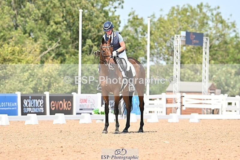 250816-131808-04644 - 092-Nikki.HandHigher.Ground