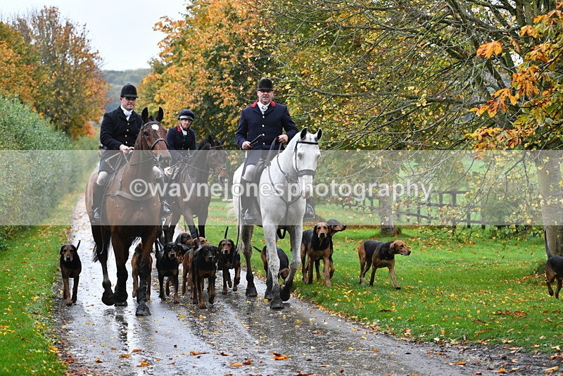WJ5_6110 - B&B walk back for Hunt Tea !