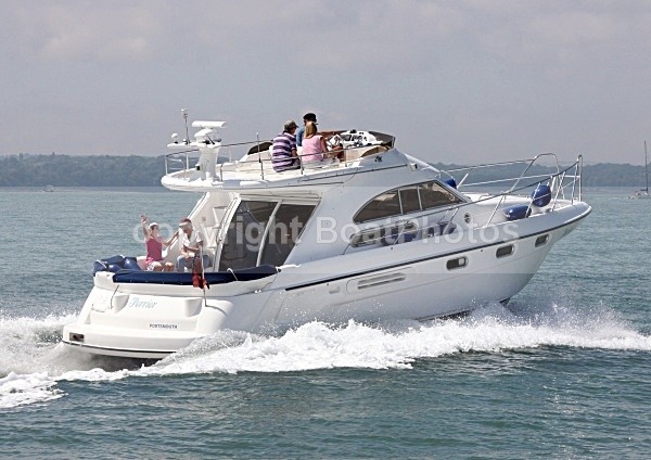 090627 PERRIER IMG_5355 - Flybridge Cruisers