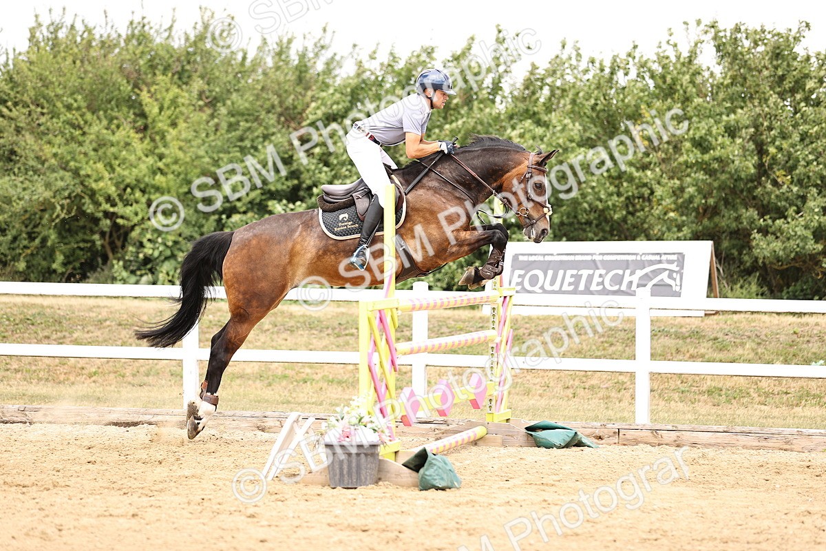 SBM_010674 - Class 9 - Senior Foxhunter - 1.20m Open