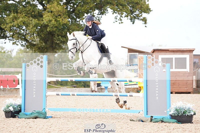 241004A-144312-00783 - Fri 04 Snr Fox & 1.20m Open