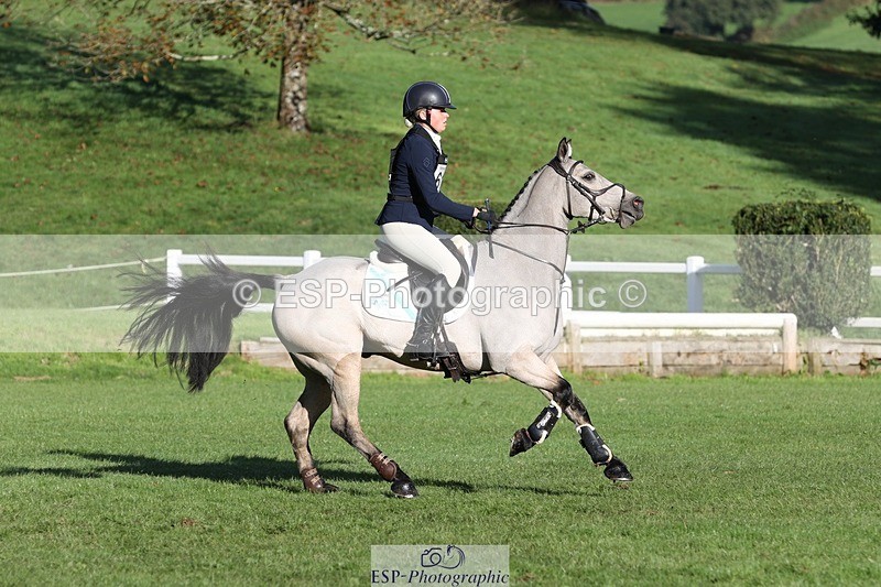 231022-102439-24515 - 619-GARVAGH.GOLDEN.OAK-Ella.Snow-TrotUp+SJ