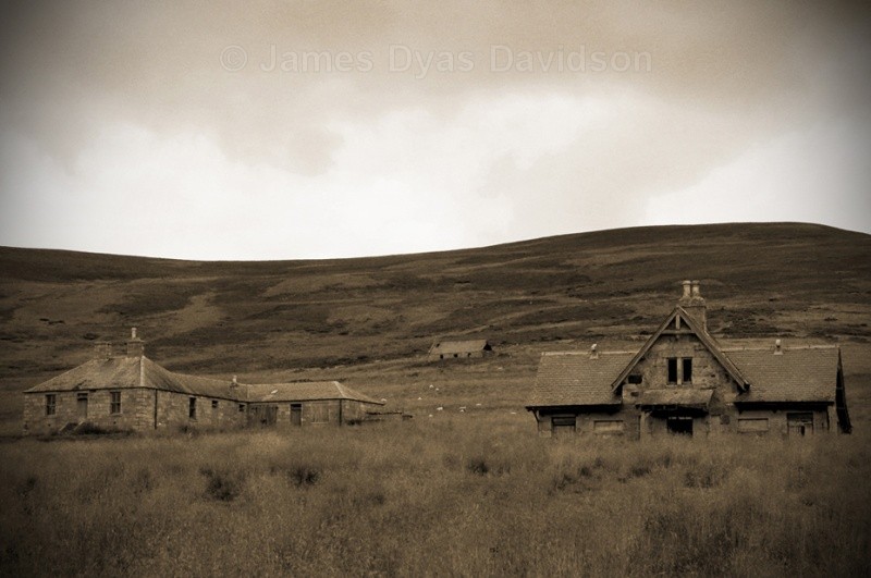 Morven Lodge cottages and shepherds hoosie - Glen Gairn