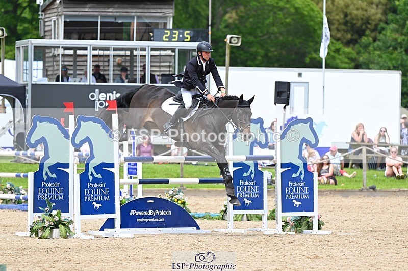 240525-144451-15844 - 507-DASSETT_ROCK_STAR-Tom_D_Crisp