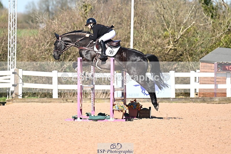 260318B-102546-00082 - Clear Round & Brit Nov 90cm