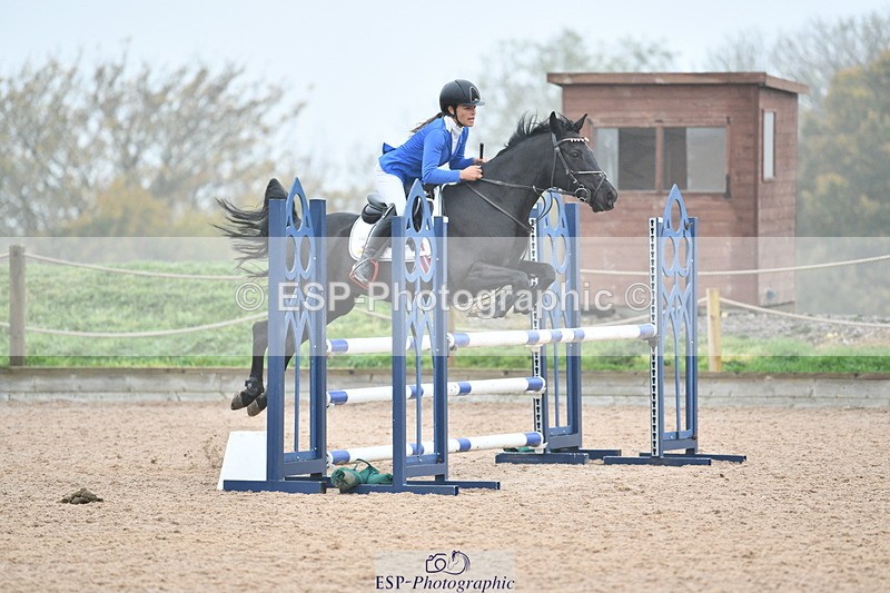 241102A-113833-04356 - SAT Cls 9 British Novice and 90cm Open