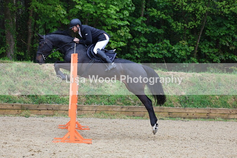 3E7A7599 - Class 9: Senior 1.30m open