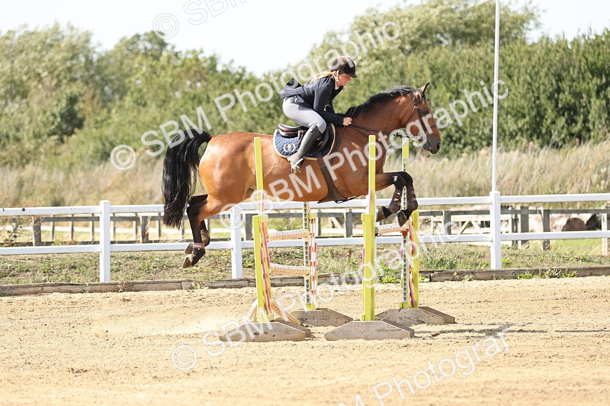 SBM_005070 - Class 6 = Senior Newcomers - 1.10m Open