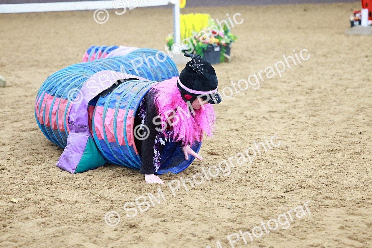 SBM_001573 - Class 3 - Horse & Hound (60cm)