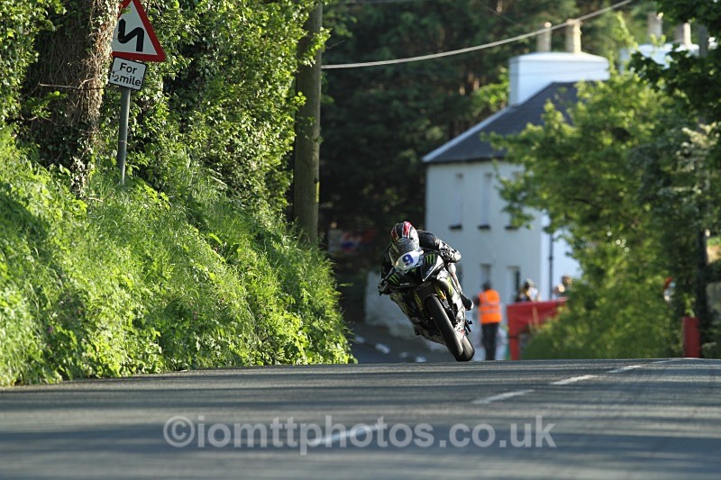 Ian Hutchinson - Monster Energy Supersport Race 1