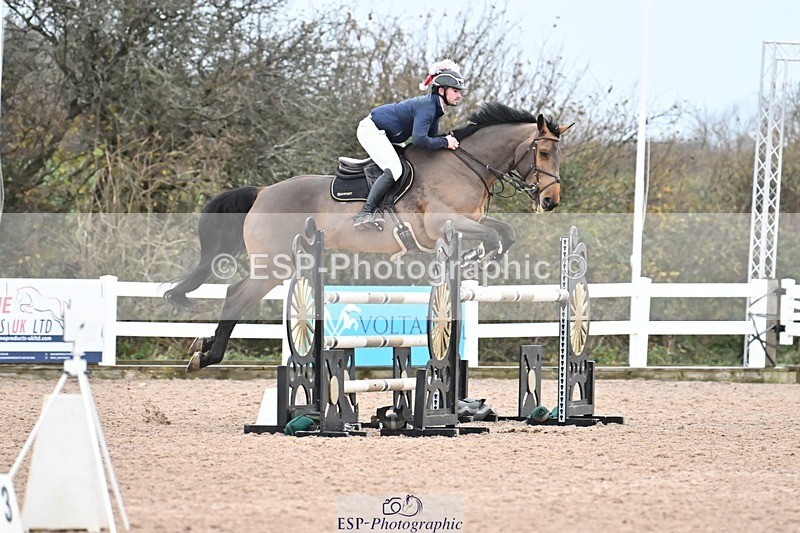 241206-141150-01061 - Cls 6 Foxhunter and 1.20m Open