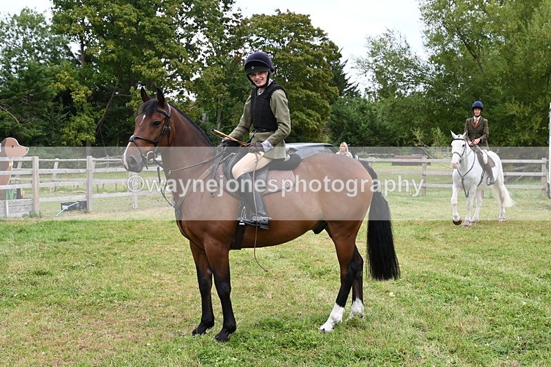 WJ6_2981 - Berks & Bucks - The Old farmhouse - Hound Exercise 20-08-25